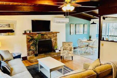 Blue Door Cottage 12 Miles To Yosemite Bbq Oakhurst Bagian luar foto