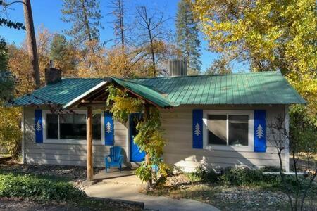 Blue Door Cottage 12 Miles To Yosemite Bbq Oakhurst Bagian luar foto