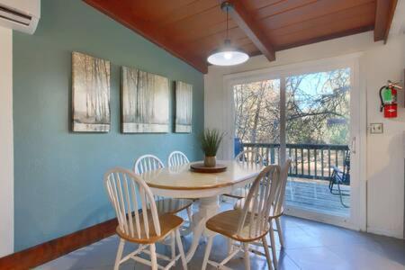 Blue Door Cottage 12 Miles To Yosemite Bbq Oakhurst Bagian luar foto