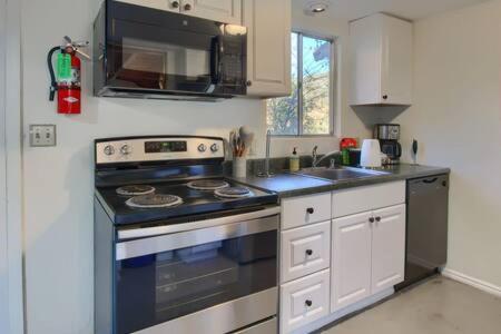 Blue Door Cottage 12 Miles To Yosemite Bbq Oakhurst Bagian luar foto