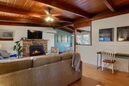 Blue Door Cottage 12 Miles To Yosemite Bbq Oakhurst Bagian luar foto